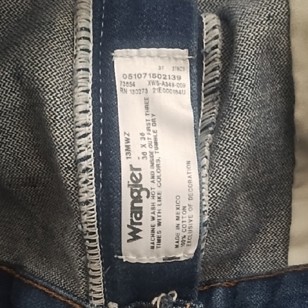 #2130 Wrangler Men's Classic Blue Relaxed Jeans